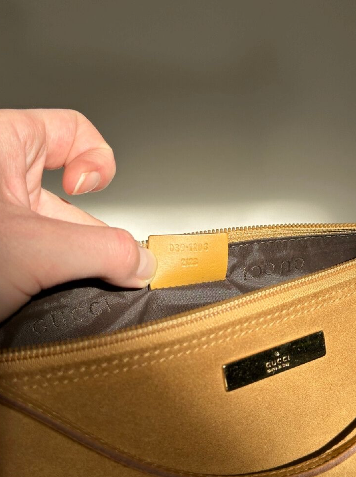 GUCCI | Tan Suede Pochette Boat Bag