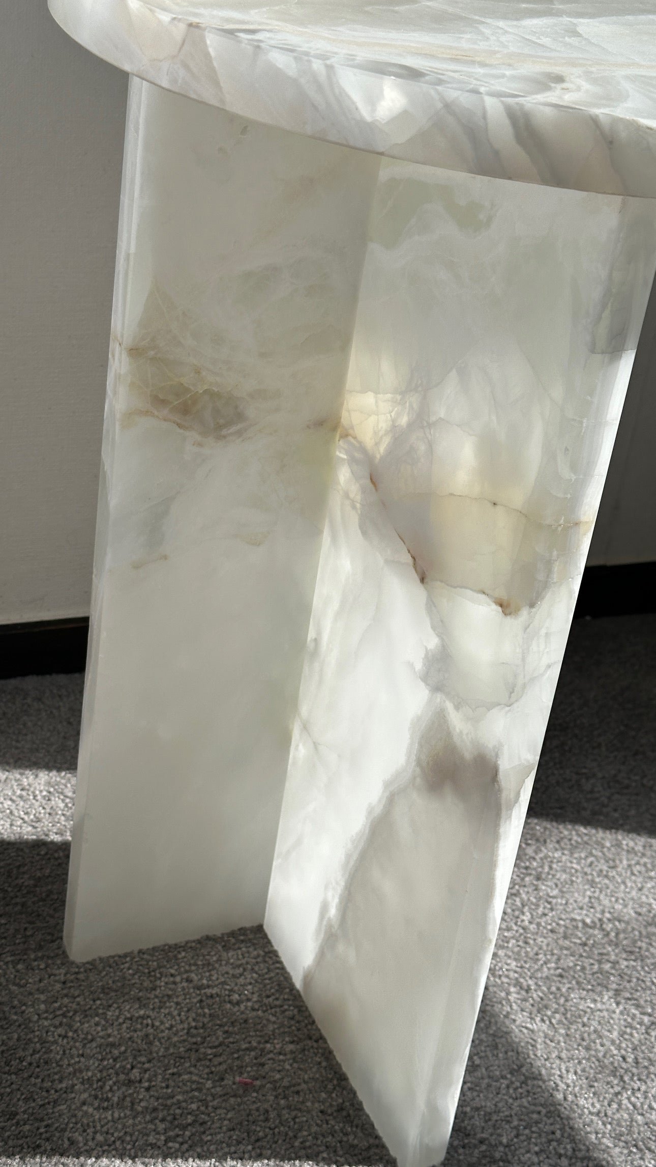 Alba Onyx Table White